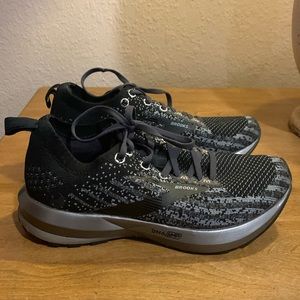 Worn a handful of times. Tread is in excellent condition.